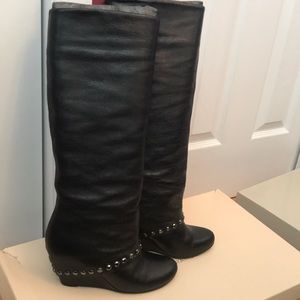 BCBGeneration boots make an offer 😁